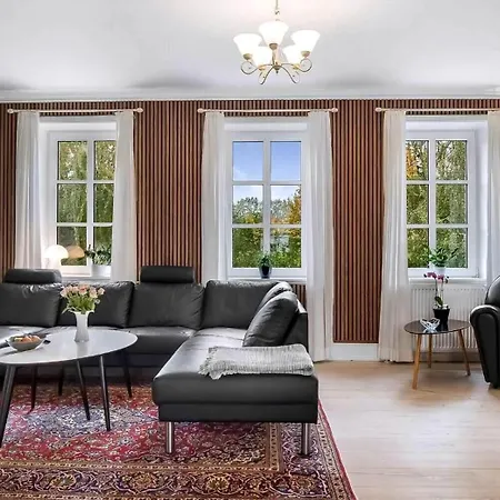 Villa Spacious House With For Relaxation And Play