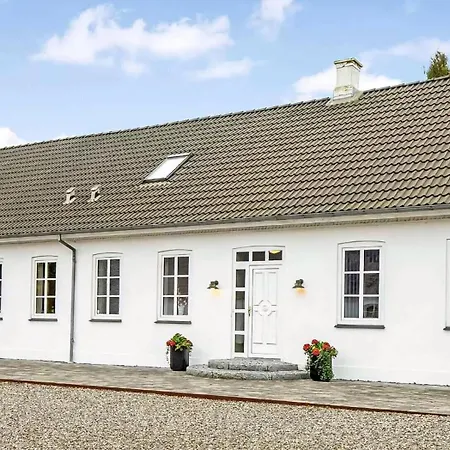 Spacious House With For Relaxation And Play Brenderup