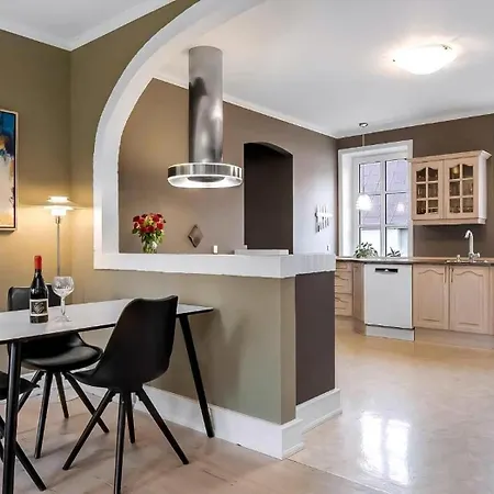 Spacious House With For Relaxation And Play *