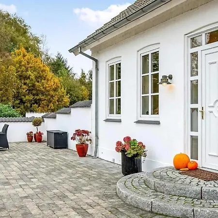 Villa Spacious House With For Relaxation And Play Brenderup