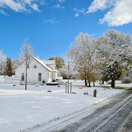 Spacious House With For Relaxation And Play